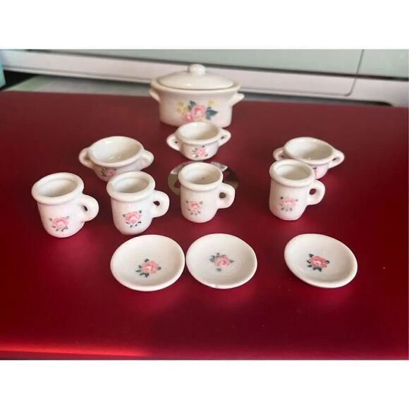 Pretty Port Other - Vintage Pretty Port Miniature China set